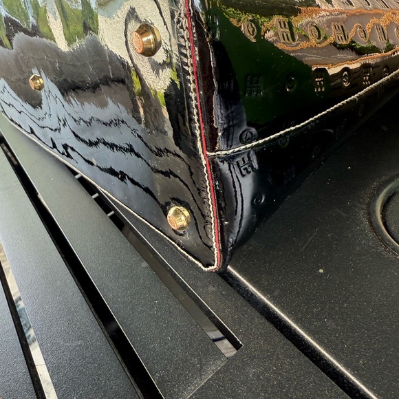 Arcadia, Italian embossed patent leather shoulder/tote bag - Picture 7 of 8